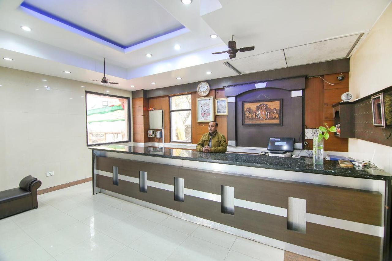 Capital O 68148 Hotel Shree Jee Palace Газиабад Экстерьер фото