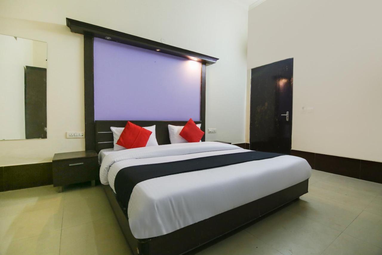 Capital O 68148 Hotel Shree Jee Palace Газиабад Экстерьер фото