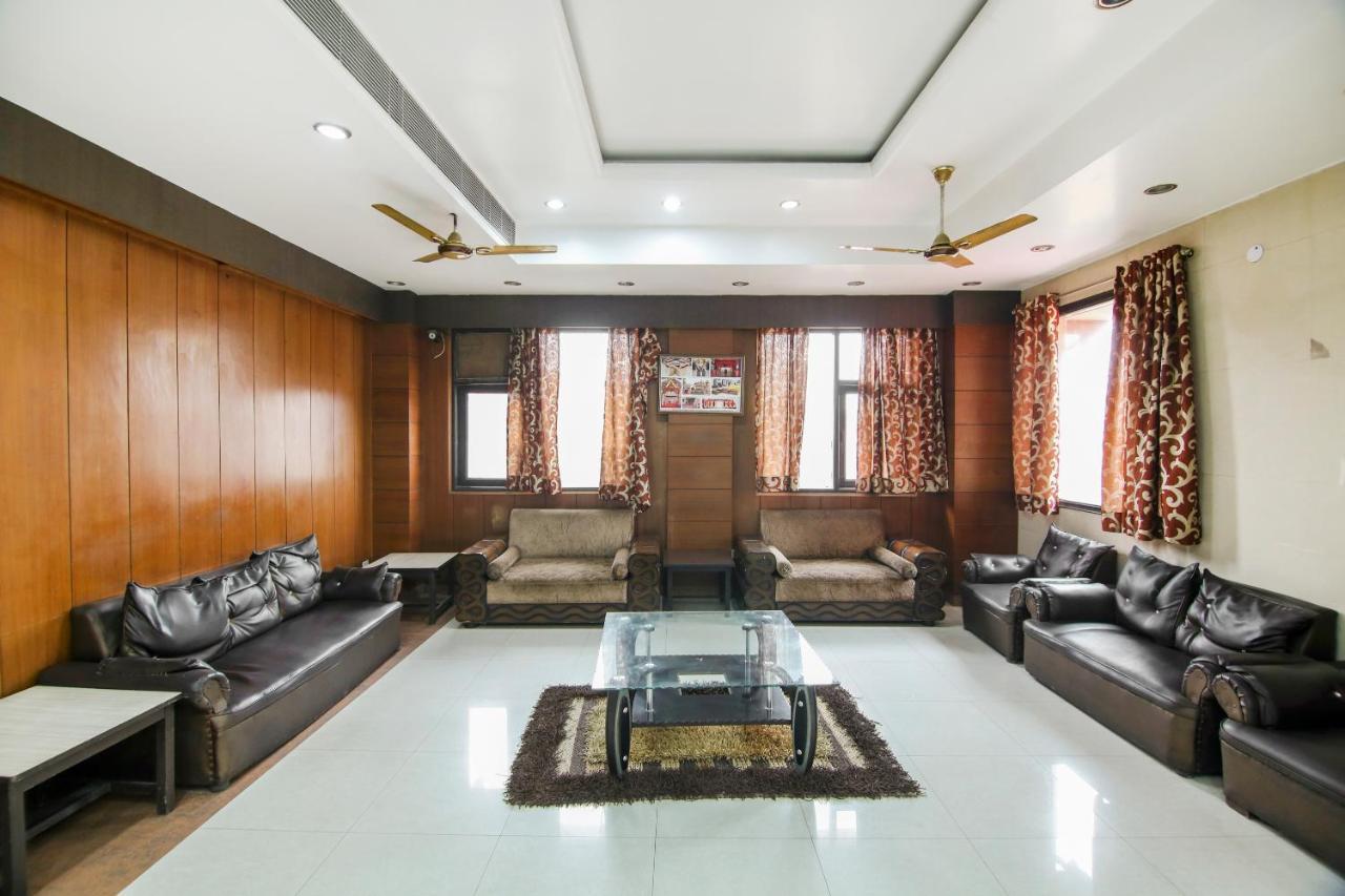 Capital O 68148 Hotel Shree Jee Palace Газиабад Экстерьер фото