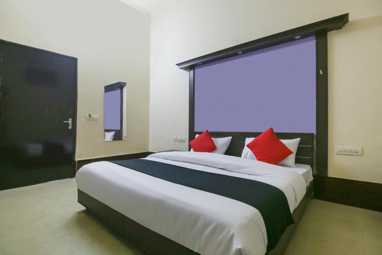 Capital O 68148 Hotel Shree Jee Palace Газиабад Экстерьер фото