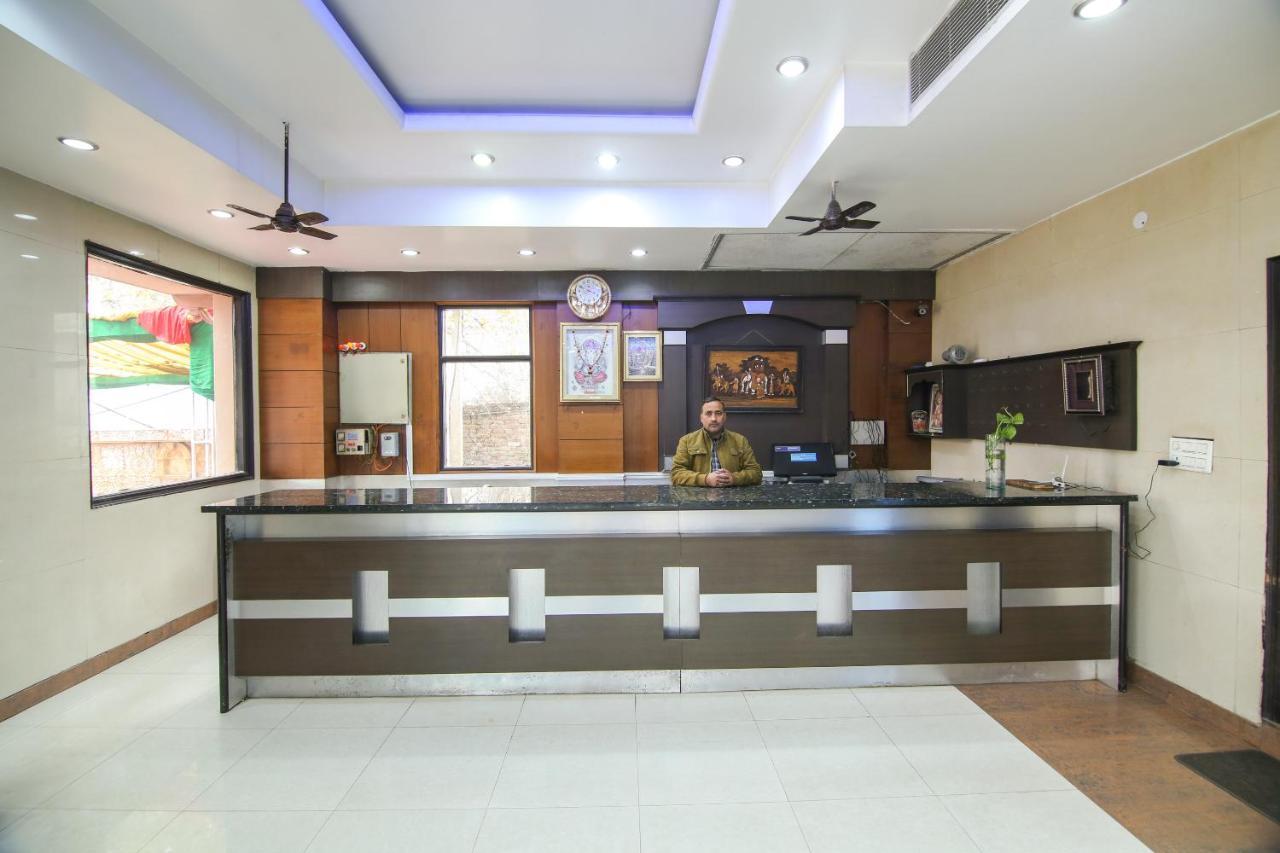 Capital O 68148 Hotel Shree Jee Palace Газиабад Экстерьер фото